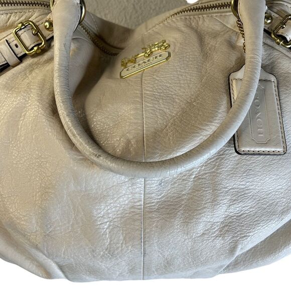 Coach Pebbled Leather Purse‎ - Picture 3 of 8